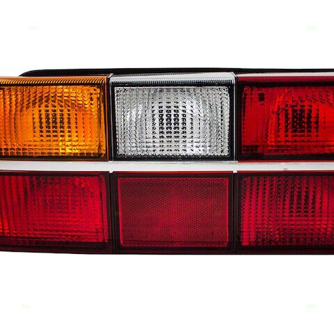 Brock Left Tail Light Assembly 8222-0032L