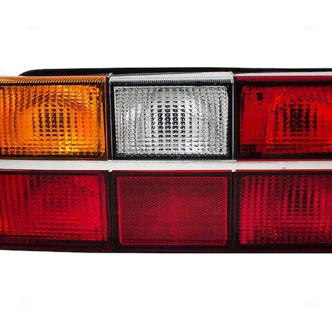Brock Left Tail Light Assembly 8222-0032L